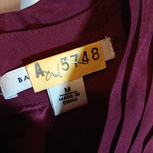 Banana Republic Silk Sleeveless Rose Blouse in Burgundy - M - Picture 3 of 5